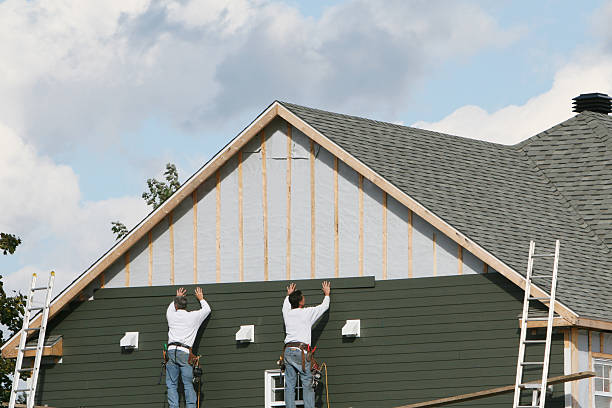 Professional Siding Installation technician working in Diamond, IL